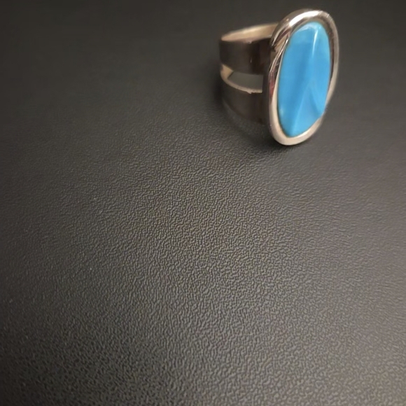 Elegant Silver Ring with Turquoise Stone - Picture 1 of 8
